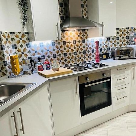 Bagshot Pennyhill Camberley Ascot Luxury 2 Beds 1 Bath Sleeps 4 Pets Ok Permit Parking Apartman Kültér fotó