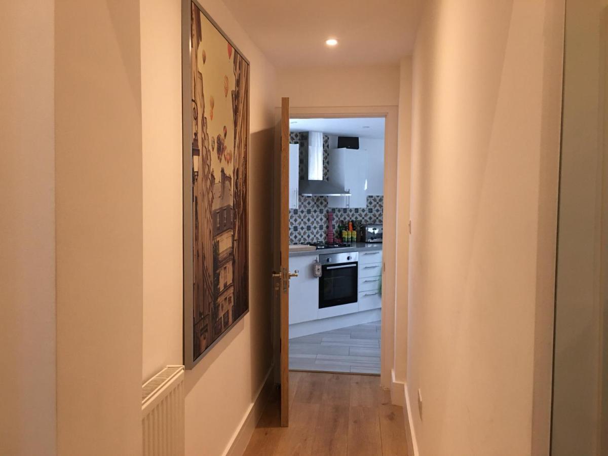 Bagshot Pennyhill Camberley Ascot Luxury 2 Beds 1 Bath Sleeps 4 Pets Ok Permit Parking Apartman Kültér fotó