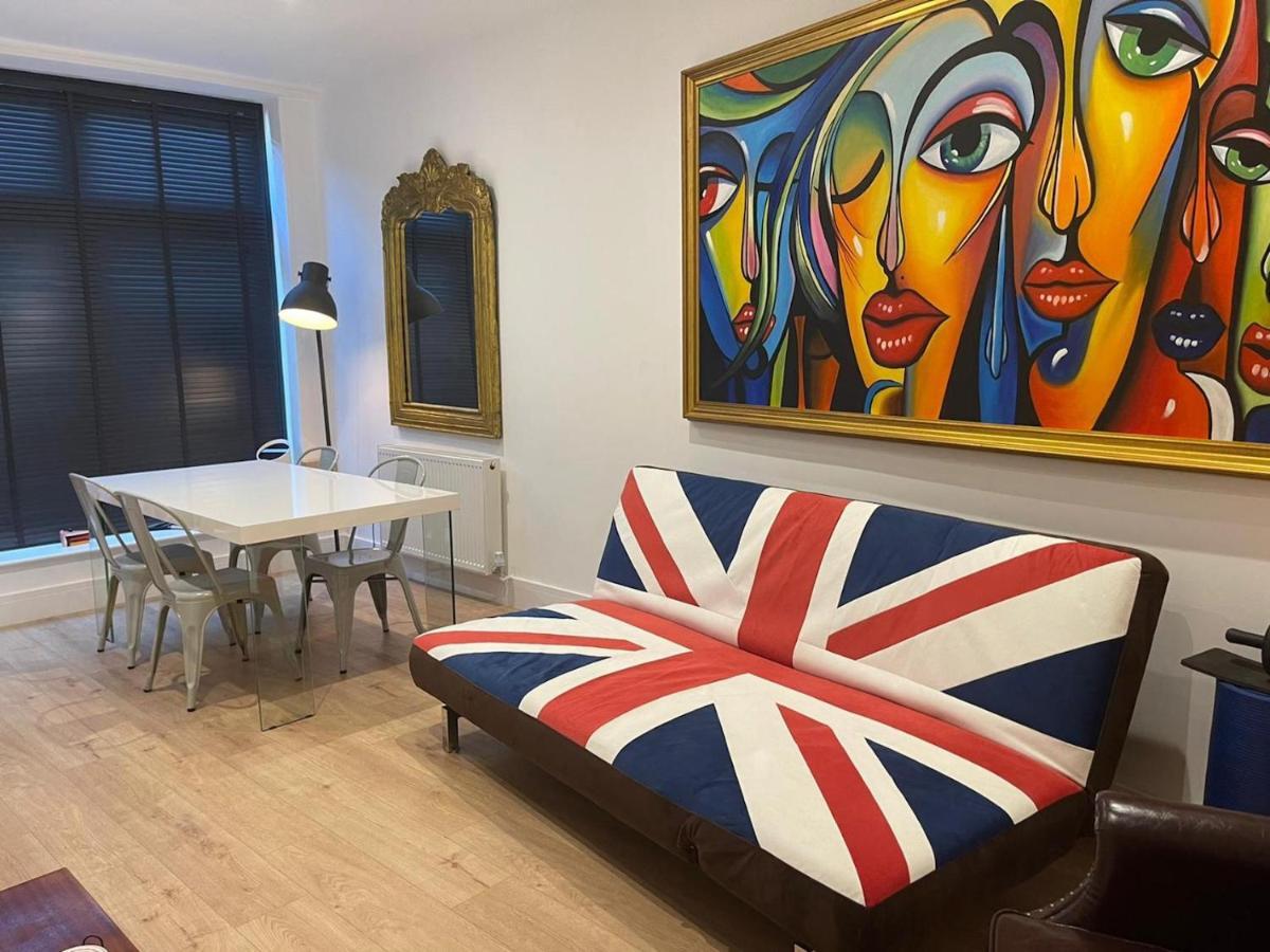 Bagshot Pennyhill Camberley Ascot Luxury 2 Beds 1 Bath Sleeps 4 Pets Ok Permit Parking Apartman Kültér fotó